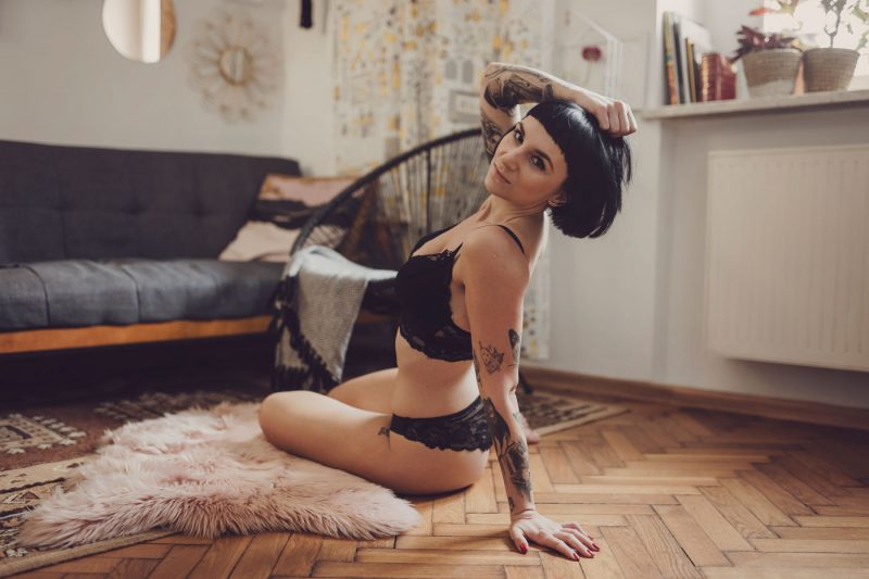Sesja kobieca w studiu tatuażu Czarna Tattoo w Poznaniu